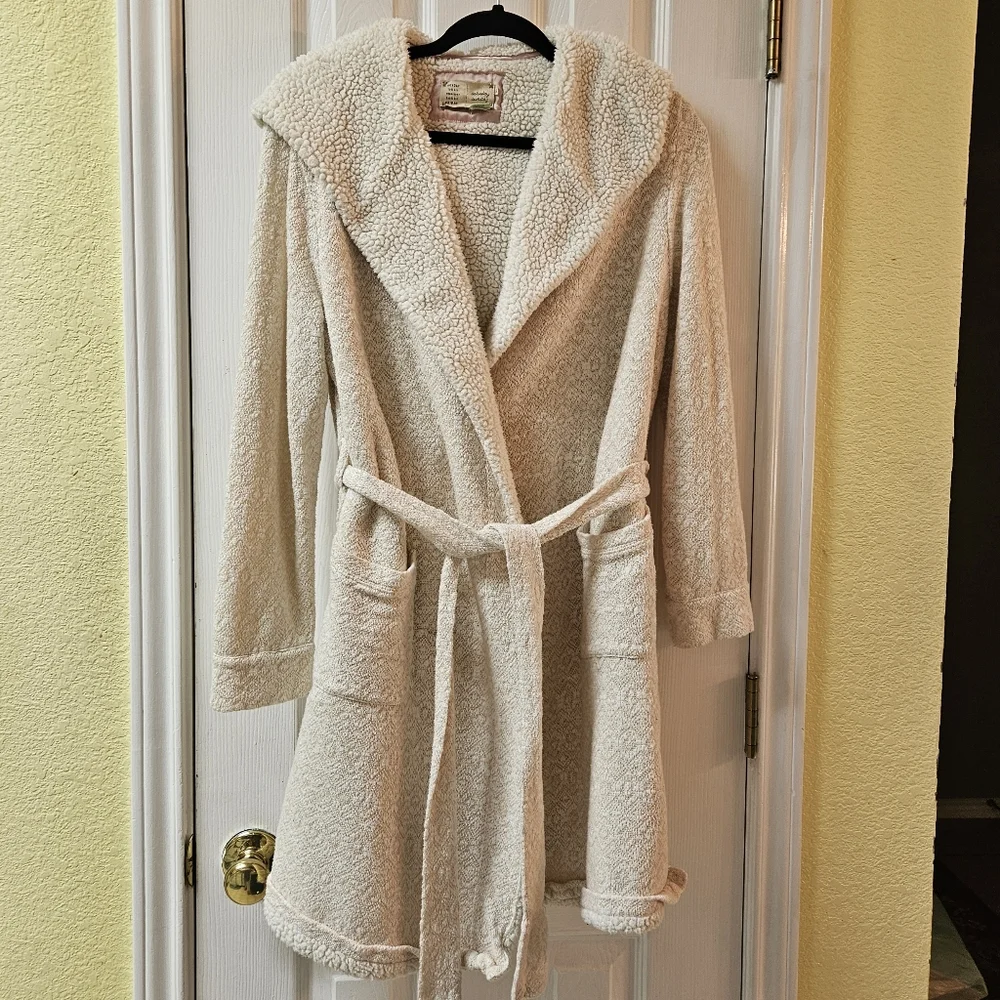 Anthropologie Saturday Sunday Plush Hooded Short Robe - Picture 1 of 11